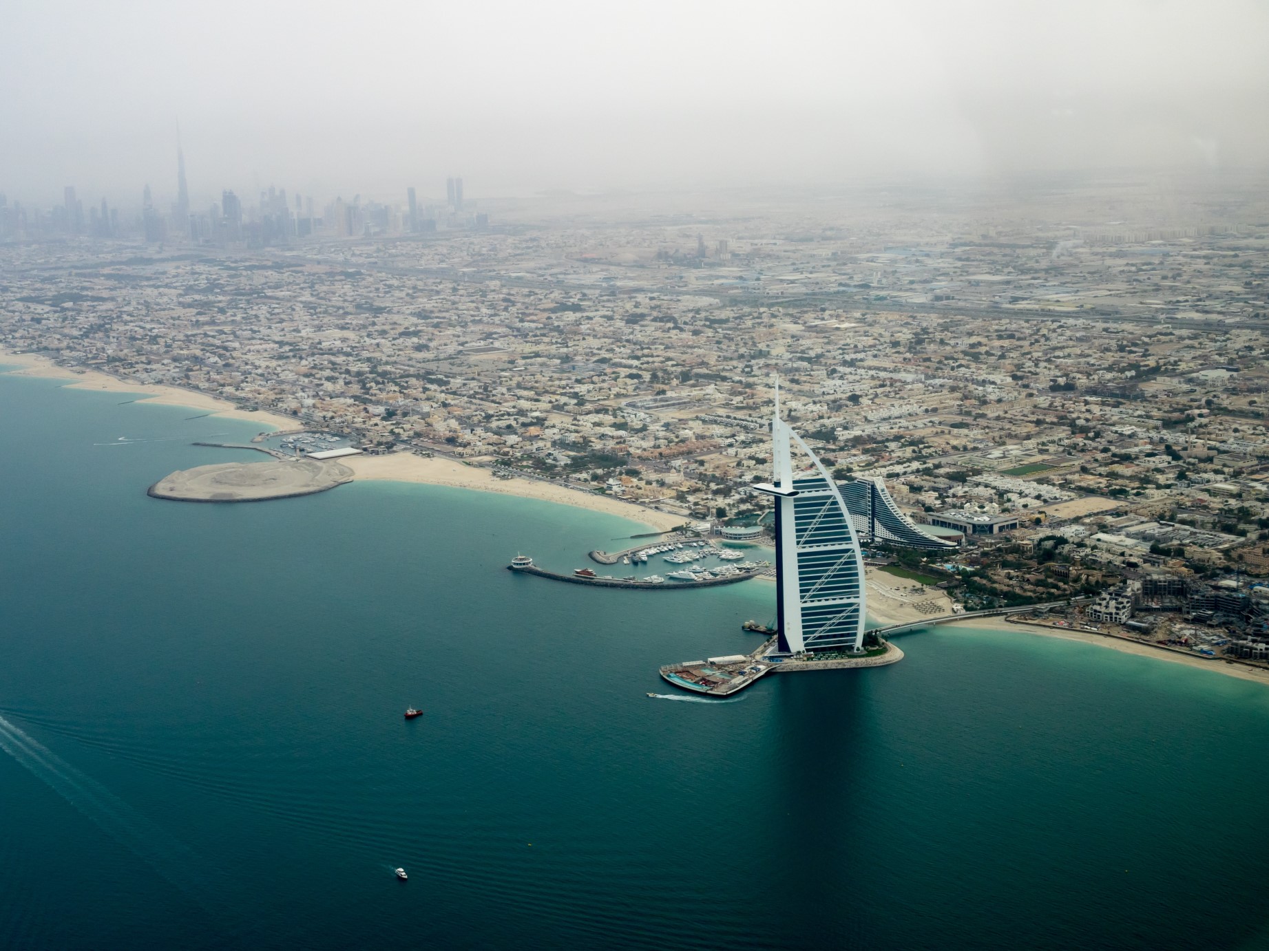 Emiratos Árabes y Arabia Saudita